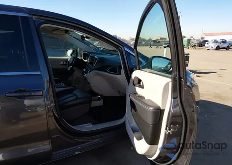 2023 Chrysler Pacifica Touring L z USA, uszkodzony, nr VIN 2C4RC1BG0PR596547